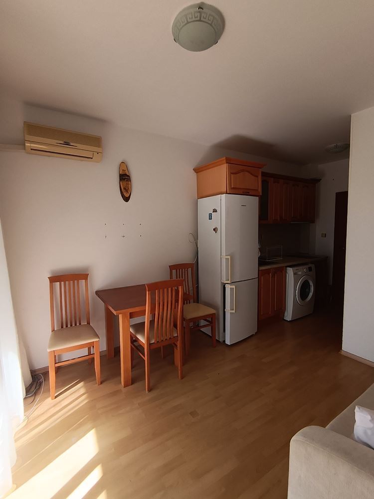 Praktycznie w pełni wyposażone studio w uznanym nadmorskim kurorcie z rozwiniętą infrastrukturą