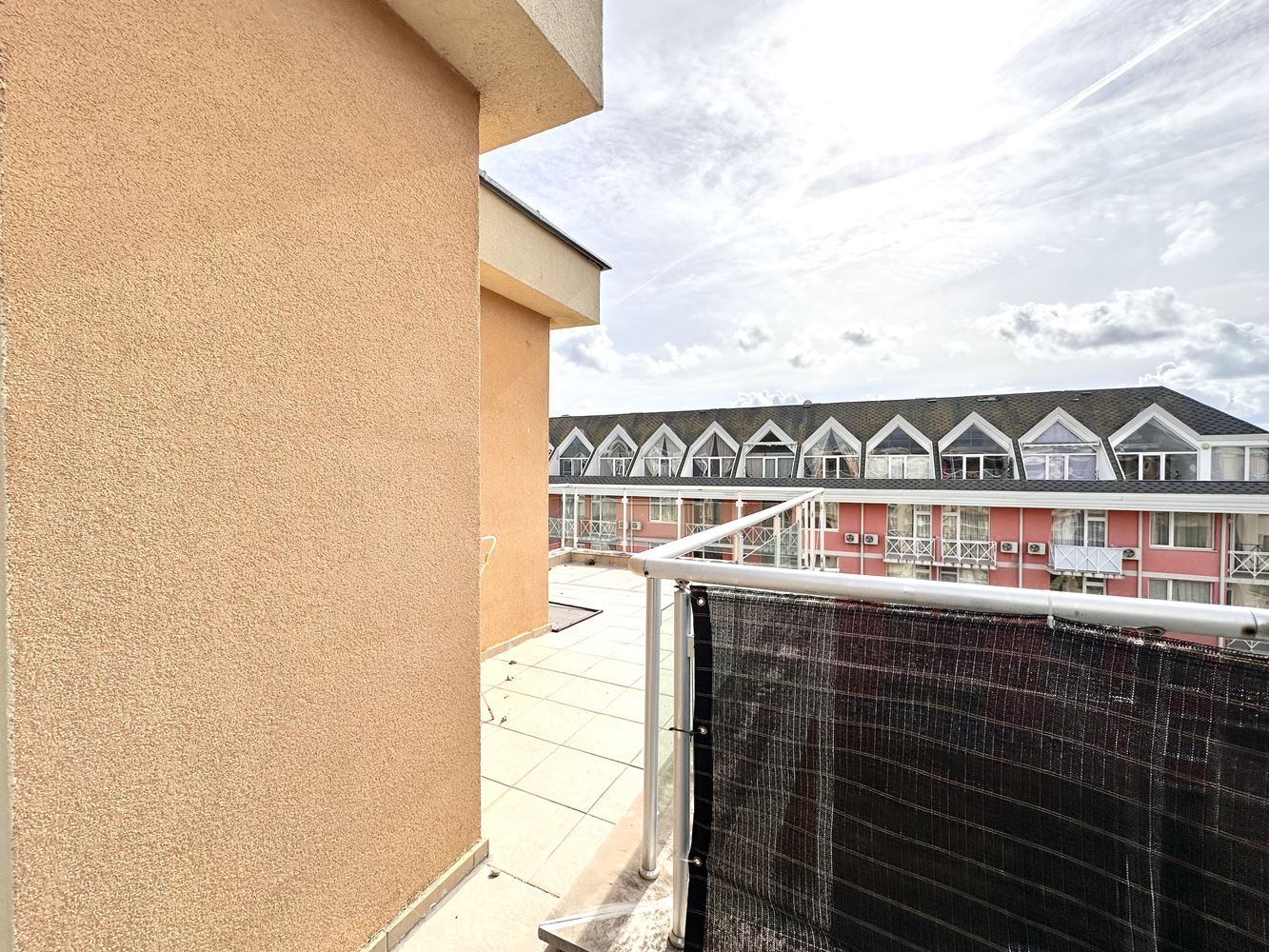 Przestronne studio z imponującym panoramicznym tarasem na Słonecznym Brzegu