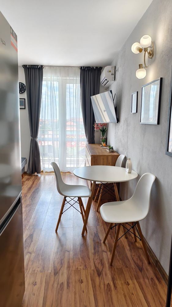 Przestronne, nowocześnie umeblowane studio z wydzieloną sypialnią w kompleksie w Aheloy – gotowe do zamieszkania