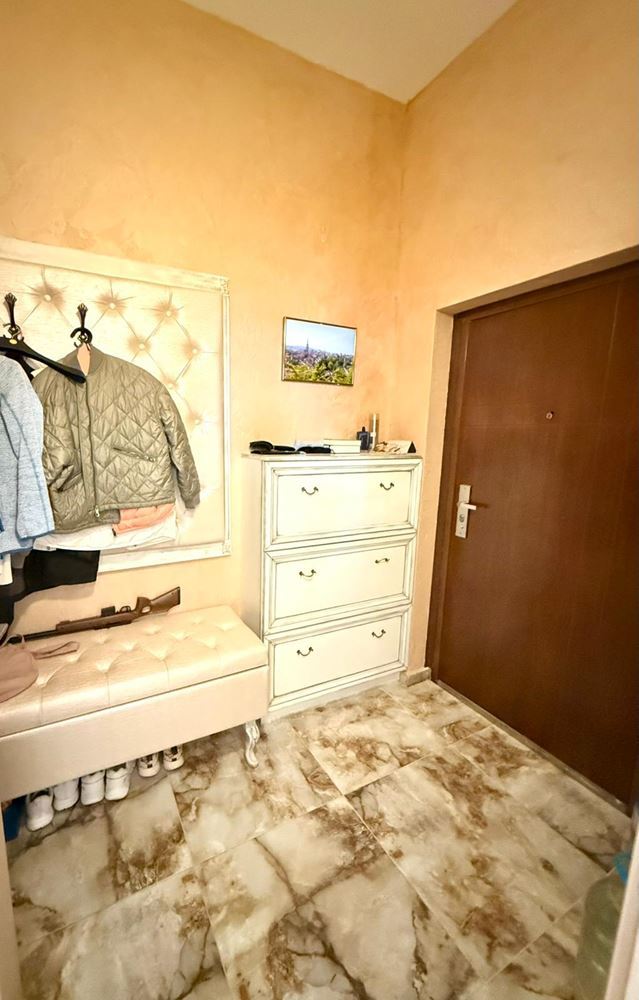Luksusowy apartament typu mezonet z przestronną werandą i widokiem na basen w Świętym Własie