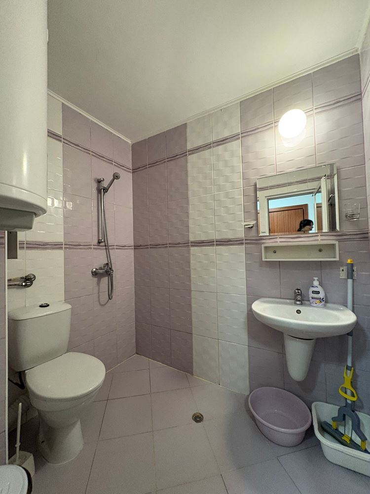  Przestronna, w pełni umeblowana kawalerka w Pomorie – ekspozycja wschodnia i doskonała lokalizacja 400 m od morza