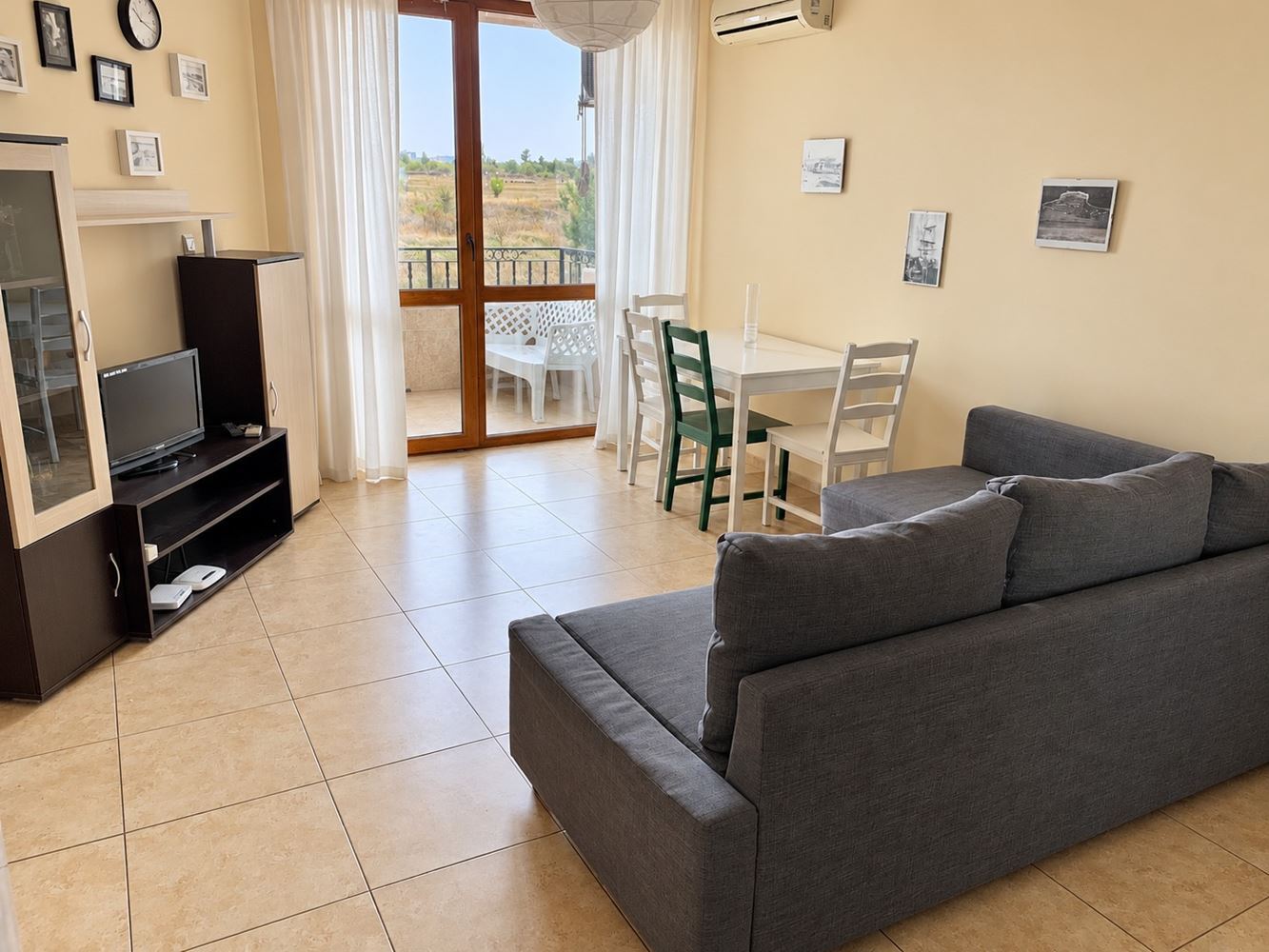Przestronny apartament z dwiema sypialniami i widokiem na przyrodę w Nesebyrze