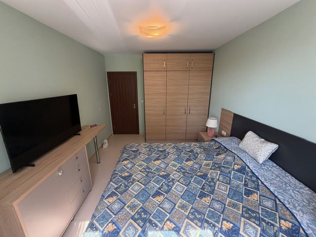 Przestronny apartament z 2 sypialniami w pierwszej linii brzegowej z frontalnym panoramicznym widokiem na morze
