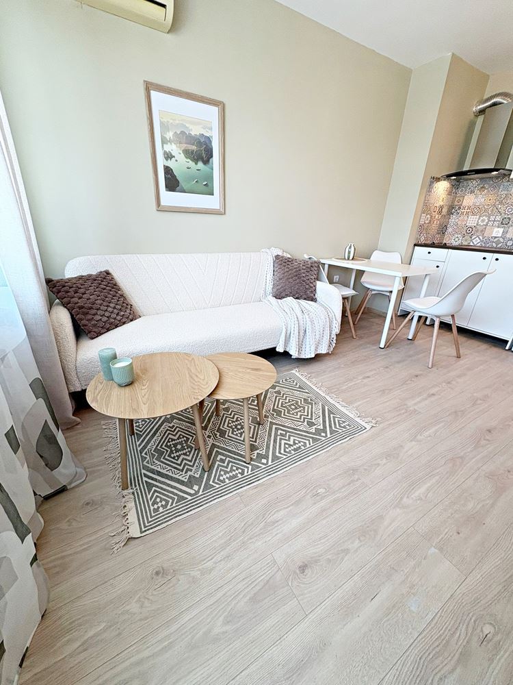 Stylowe mieszkanie z jedną sypialnią z niską opłatą za utrzymanie w doskonałym kompleksie w Słonecznym Brzegu – gotowe do zamieszkania lub inwestycji