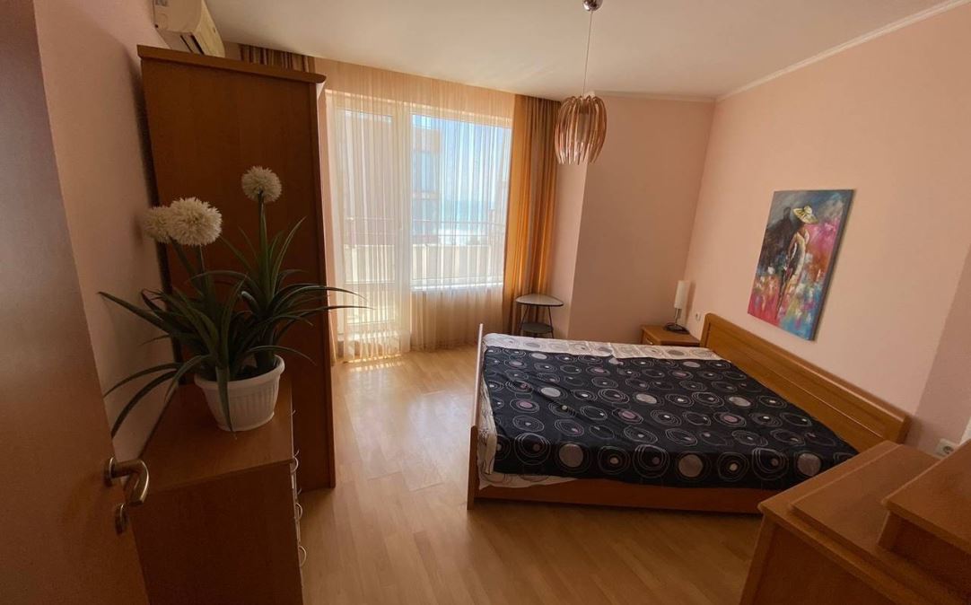 Apartament z dwiema sypialniami z widokiem na morze na pierwszej linii w Elenite – komfort, natura i spokój