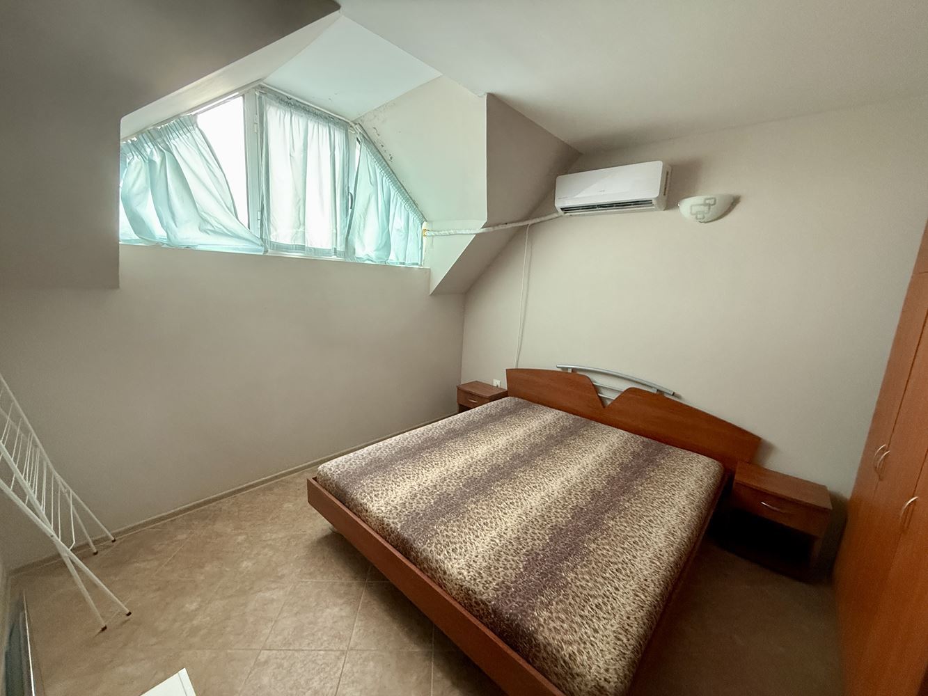 Kompaktowe i funkcjonalne studio w Ravdzie – gotowe do zamieszkania