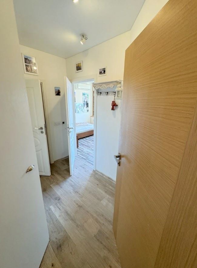 Apartament z dwoma sypialniami w prestiżowym kompleksie zamkniętym w Świętym Własie – pierwsza linia komfortu i natury