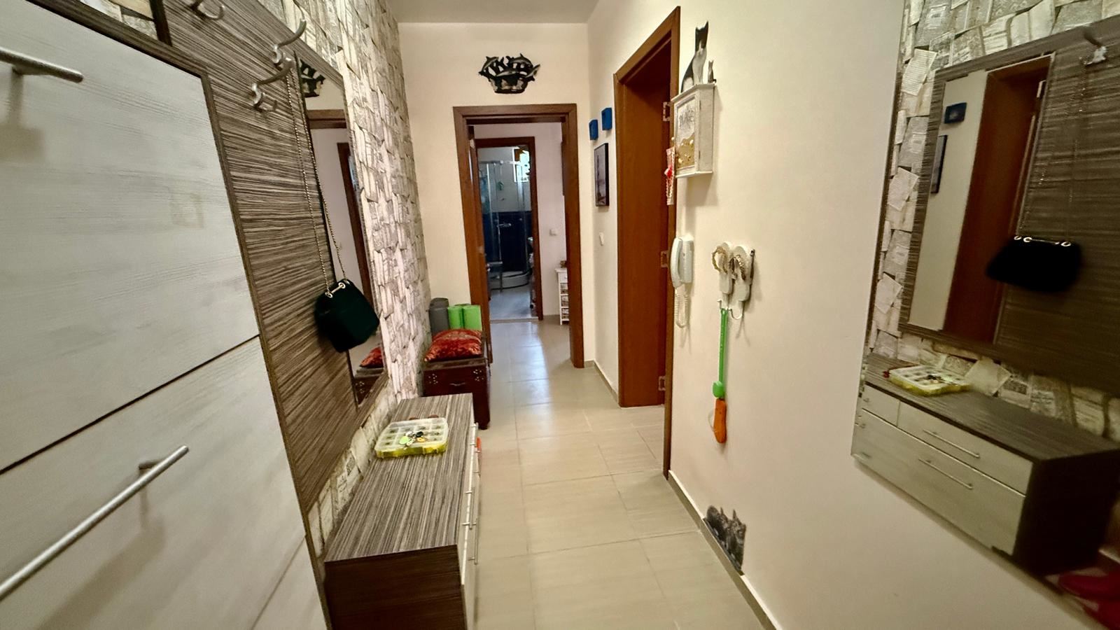 Apartament z dwiema sypialniami w pierwszej linii brzegowej w Nesebyrze – przestrzeń, dwie sypialnie i morze przed kompleksem