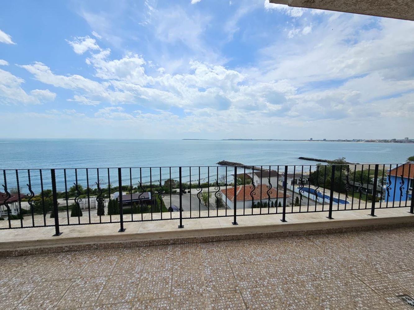 Święty Włas – apartament z trzema sypialniami z bezpośrednim panoramicznym widokiem na morze w kompleksie przy samej plaży