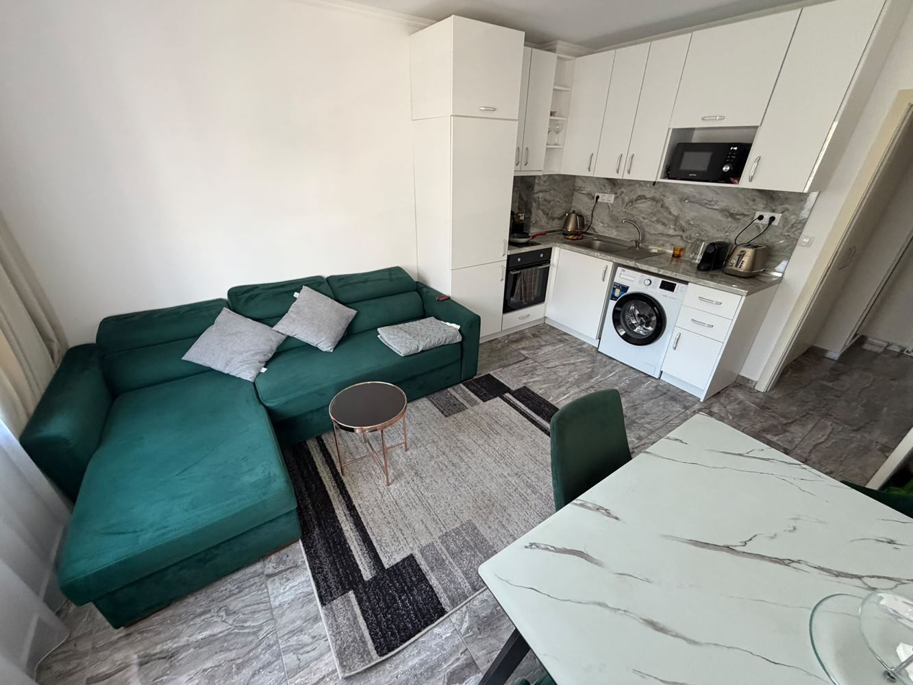 Apartament z jedną sypialnią na pierwszej linii brzegowej w Nesebyrze – komfort, prestiż i niezapomniane widoki