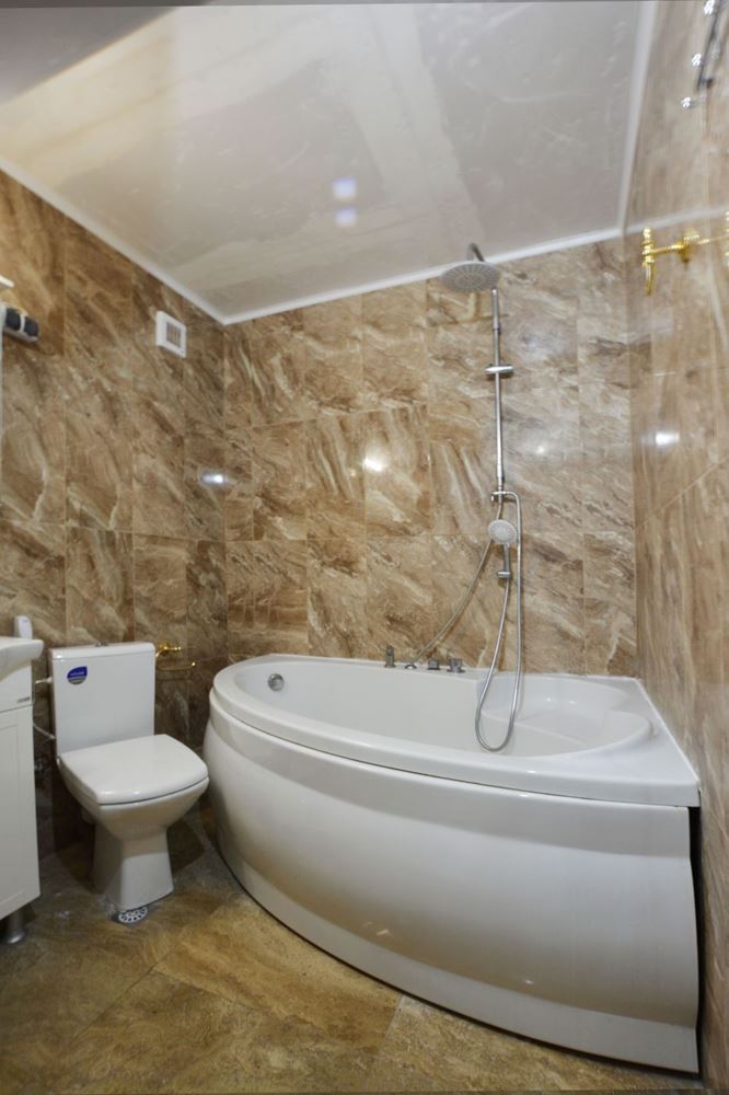 Luksusowy apartament trzypokojowy z widokiem na morze na pierwszej linii w Rawdzie – 114 m², dwa tarasy i pełen komfort