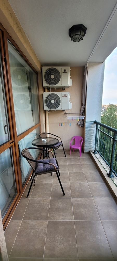 Przytulny apartament z jedną sypialnią z nowym wyposażeniem w zamkniętym kompleksie nad morzem w kurorcie Elenite