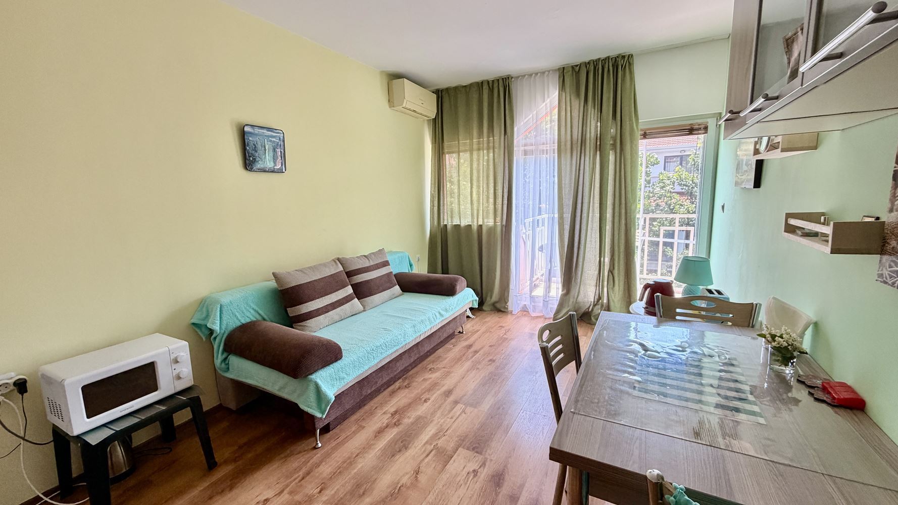 Apartament z jedną sypialnią w Słonecznym Brzegu – spokój, zieleń i komfort w sercu kurortu