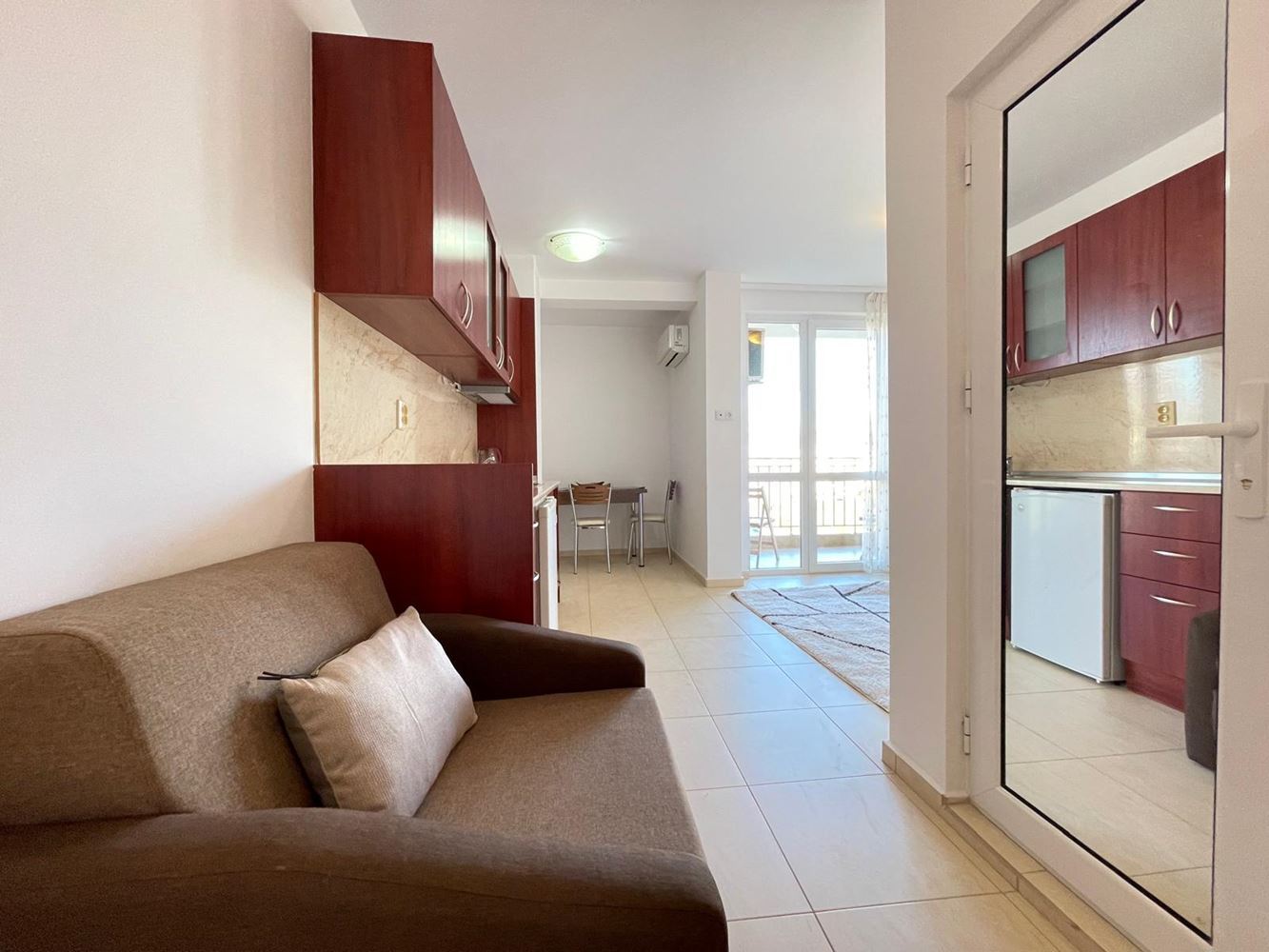 Stylowe umeblowane studio w całorocznym kompleksie w Słonecznym Brzegu, 400 metrów od plaży