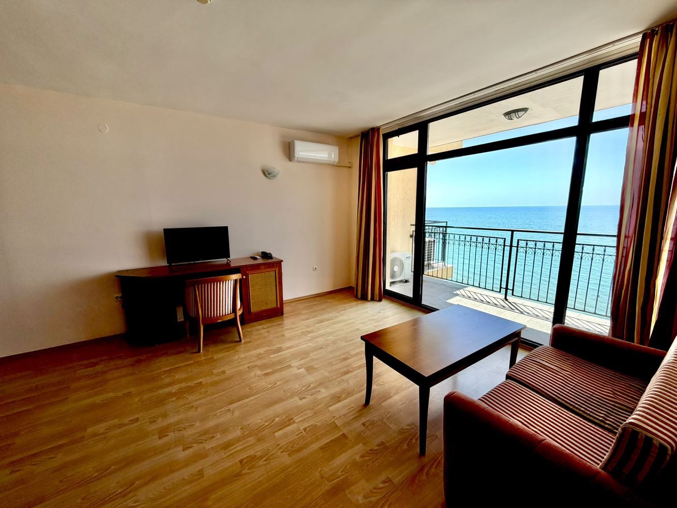 Apartament z jedną sypialnią z panoramicznym widokiem na morze w pierwszej linii brzegowej w Świętym Własie