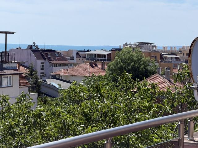 Przestronny apartament z jedną sypialnią i widokiem na morze w samym sercu Sarafowa z możliwością przebudowy na apartament z dwiema sypialniami
