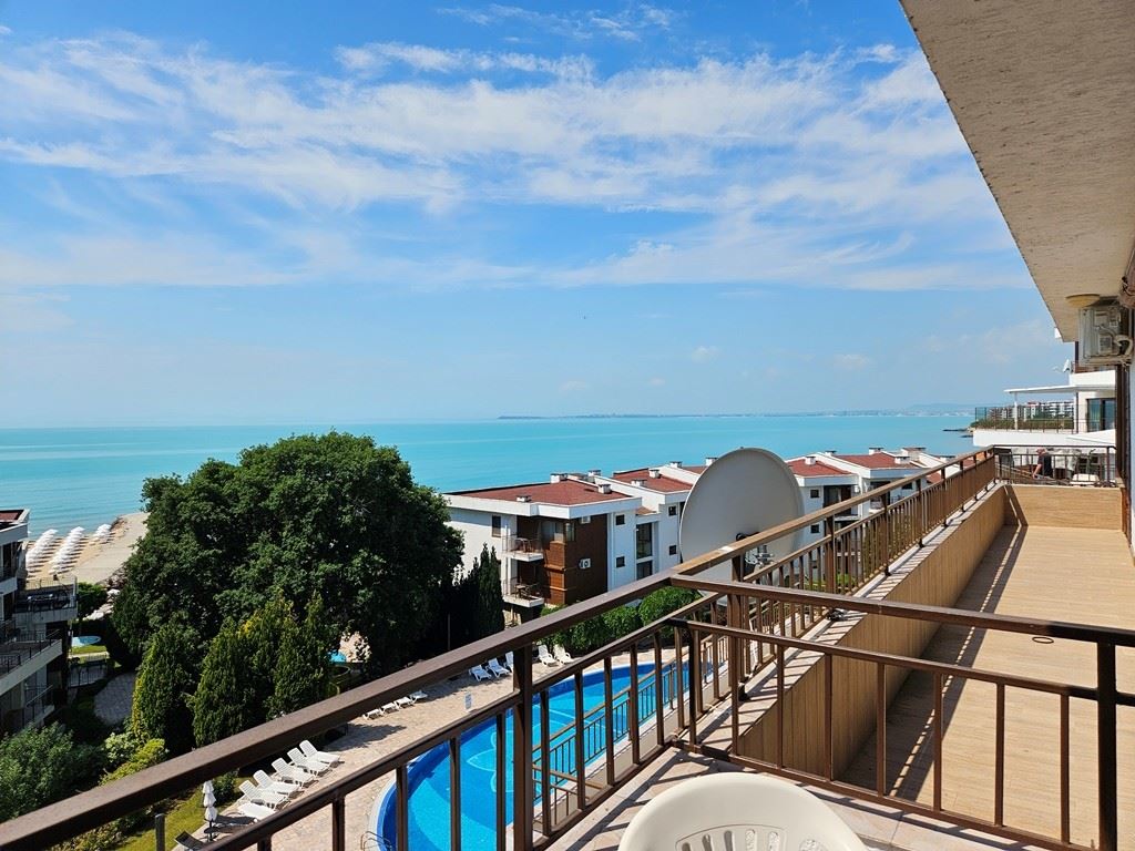 Panoramiczny apartament z dwiema sypialniami kilka metrów od plaży w Elenite z niesamowitym widokiem na zatokę