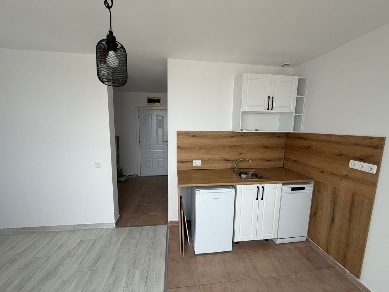 Panoramiczne studio z widokiem na morze w Świętym Własie – imponująca lokalizacja, rozległy kompleks i inwestycja wysokiej klasy