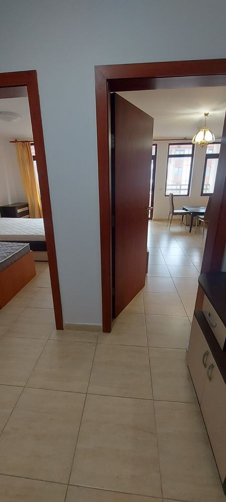  Przestronny apartament z panoramą morza w Sveti Vlas – komfort, zieleń i prestiżowa lokalizacja