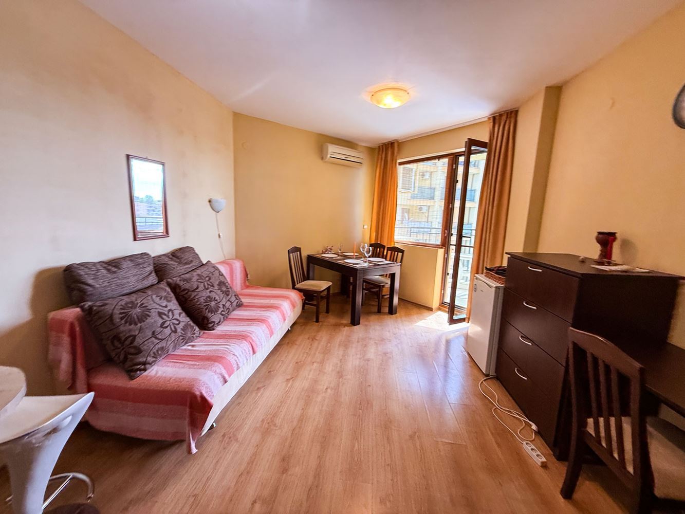Słoneczny Brzeg: przytulny apartament z jedną sypialnią z niską opłatą za utrzymanie