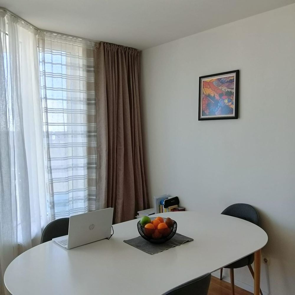Przestronny apartament z dwiema sypialniami i panoramą morza w Rawdzie – kilka metrów od plaży, w pełni umeblowany i z doskonałym potencjałem inwestycyjnym