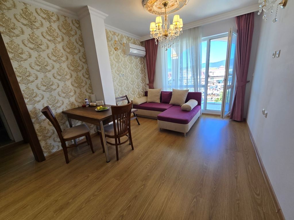 Słoneczny Brzeg - W pełni umeblowany apartament z dwoma balkonami i imponującą infrastrukturą SPA