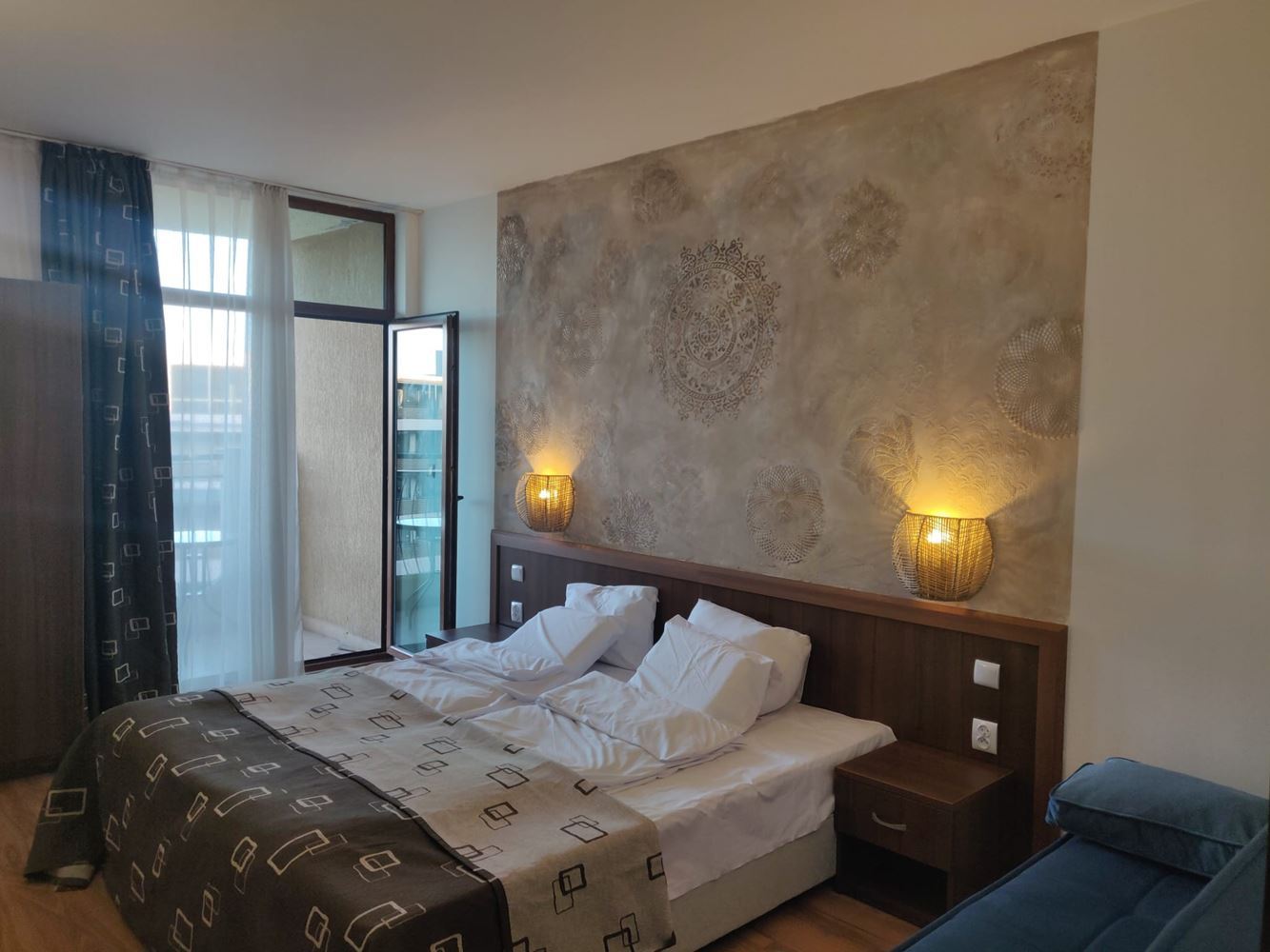 Przestronny apartament z jedną sypialnią i częściowym widokiem na morze – Słoneczny Brzeg, 100 m od plaży