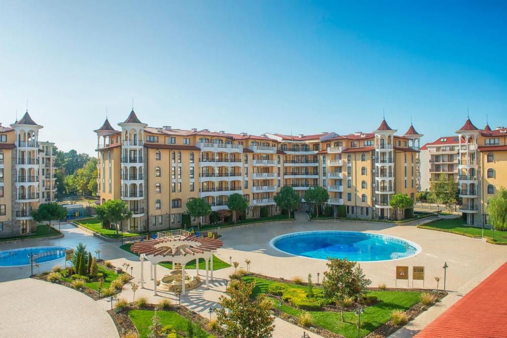 Panoramiczne mieszkanie z jedną sypialnią w kompleksie z basenami, SPA i ogromnym zielonym ogrodem w Słonecznym Brzegu
