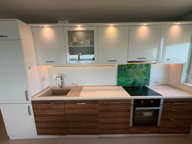 Przestronny apartament z 2 sypialniami w pierwszej linii brzegowej z frontalnym panoramicznym widokiem na morze