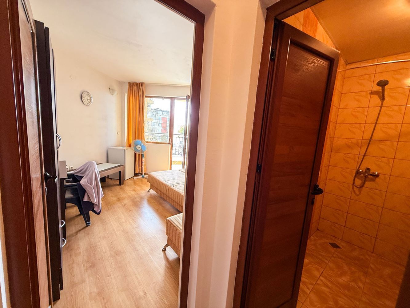 Słoneczny Brzeg: przytulny apartament z jedną sypialnią z niską opłatą za utrzymanie