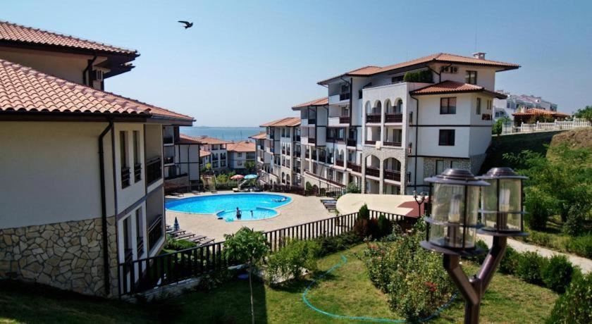 Apartament w pierwszej linii w Sveti Vlas – stylowa nieruchomość przy plaży i marinie jachtowej „Marina Dinevi”