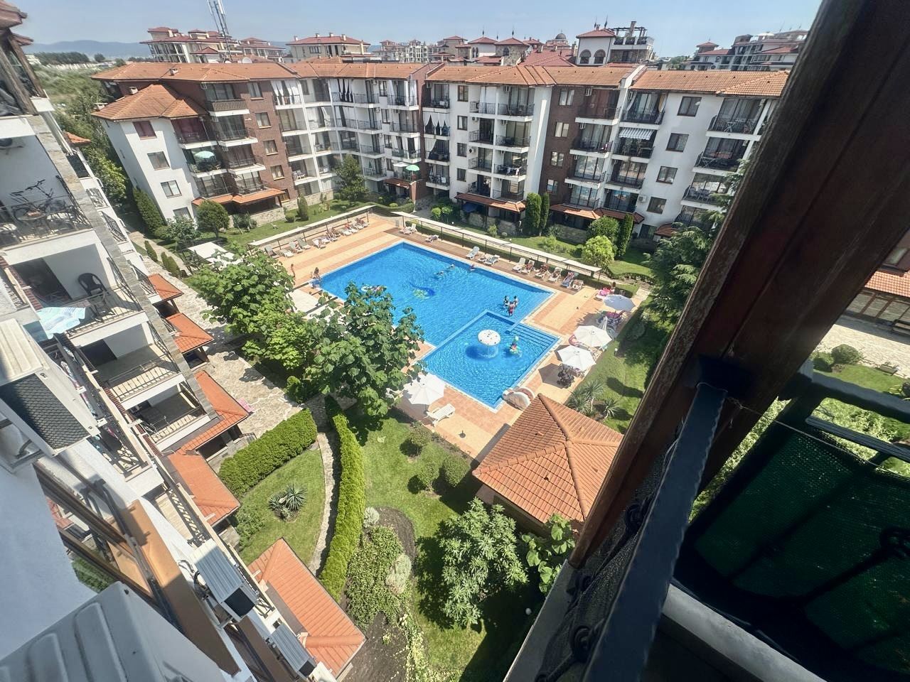 Przestronny apartament z jedną sypialnią z widokiem na zielony dziedziniec w Nessebarze