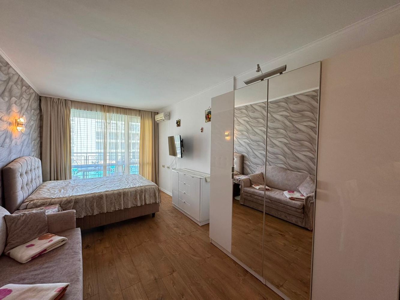 Piękne studio w pierwszej linii brzegowej w Pomorie z widokiem na morze – przytulność, komfort i prestiżowa lokalizacja