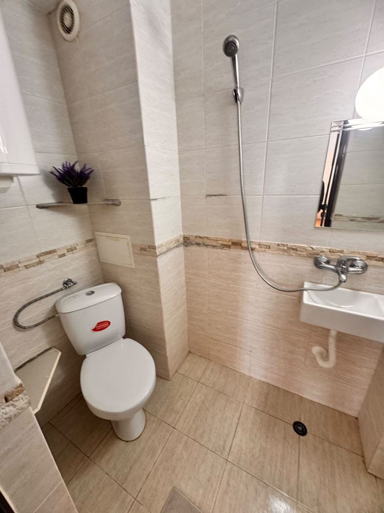 Stylowe studio z panoramicznym tarasem w Pomorie – niska opłata za utrzymanie, południowa ekspozycja i doskonała lokalizacja blisko morza