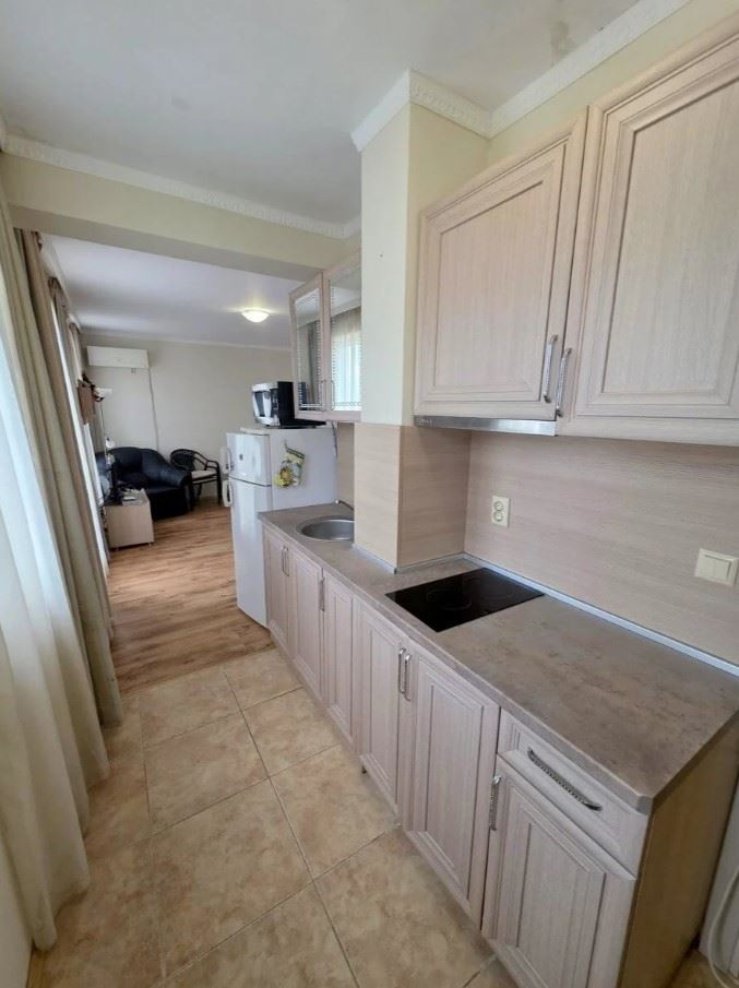 Przestronny apartament z jedną sypialnią w spokojnym kompleksie nad morzem w Rawdzie