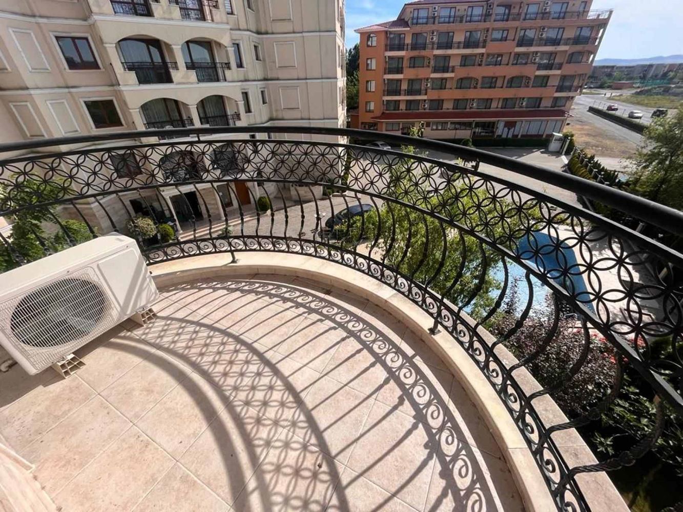 Przestronne mieszkanie z dwiema sypialniami z wysokiej klasy udogodnieniami w Słonecznym Brzegu