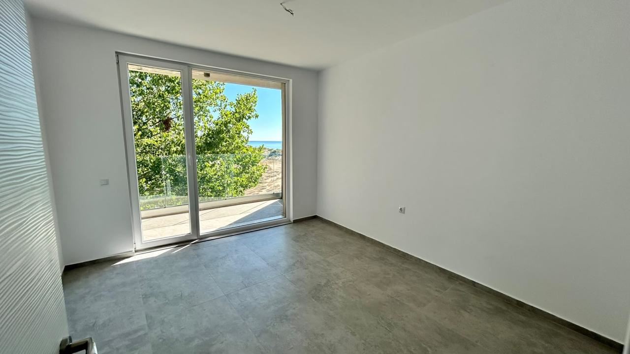Pierwsza linia brzegowa w Słonecznym Brzegu – przestronny apartament z jedną sypialnią z widokiem na morze, góry i miasto