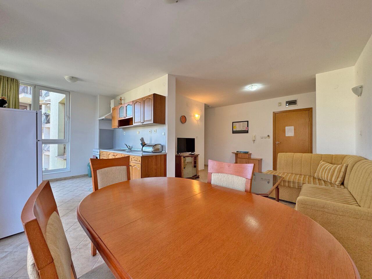 Umeblowany apartament z widokiem na basen w spokojnej, zielonej okolicy Słonecznego Brzegu