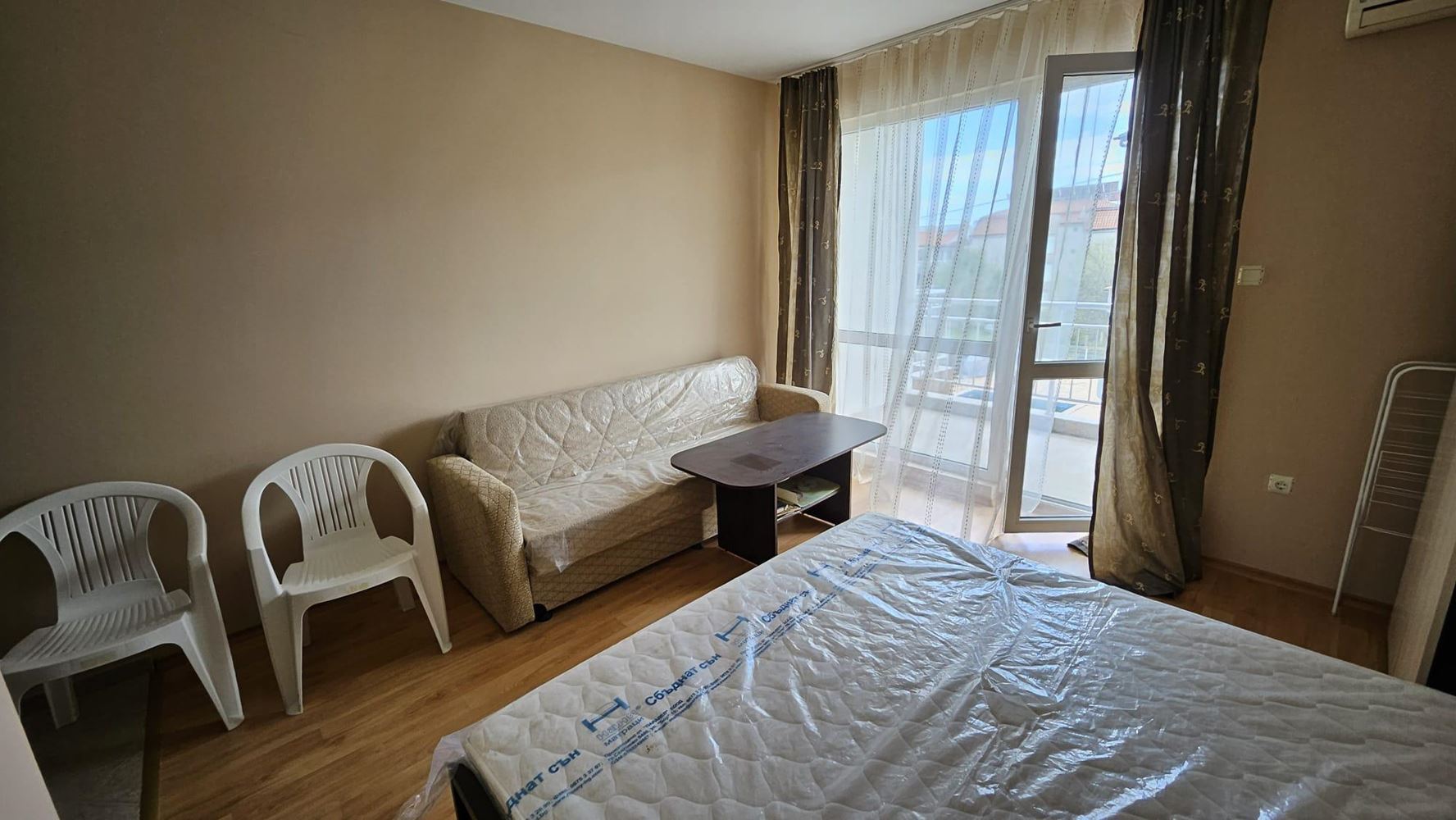  Umeblowane studio w Rawdzie bez opłaty eksploatacyjnej – tylko 200 metrów od morza