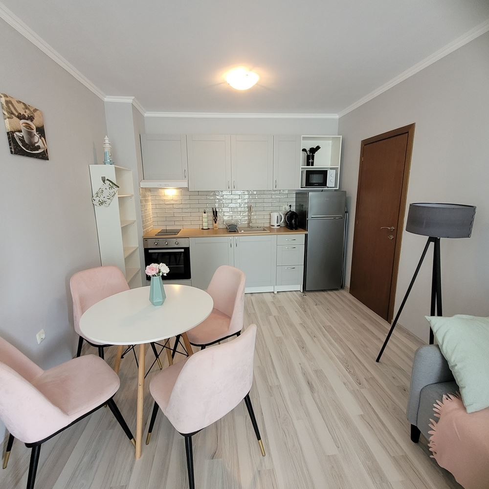 Przytulny apartament z jedną sypialnią z nowym wyposażeniem w zamkniętym kompleksie nad morzem w kurorcie Elenite