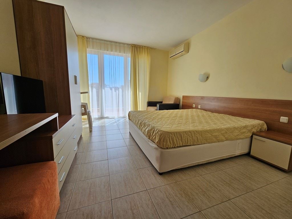 Stylowe studio z panoramicznym widokiem na basen w Słonecznym Brzegu – gotowe do zamieszkania i inwestycji