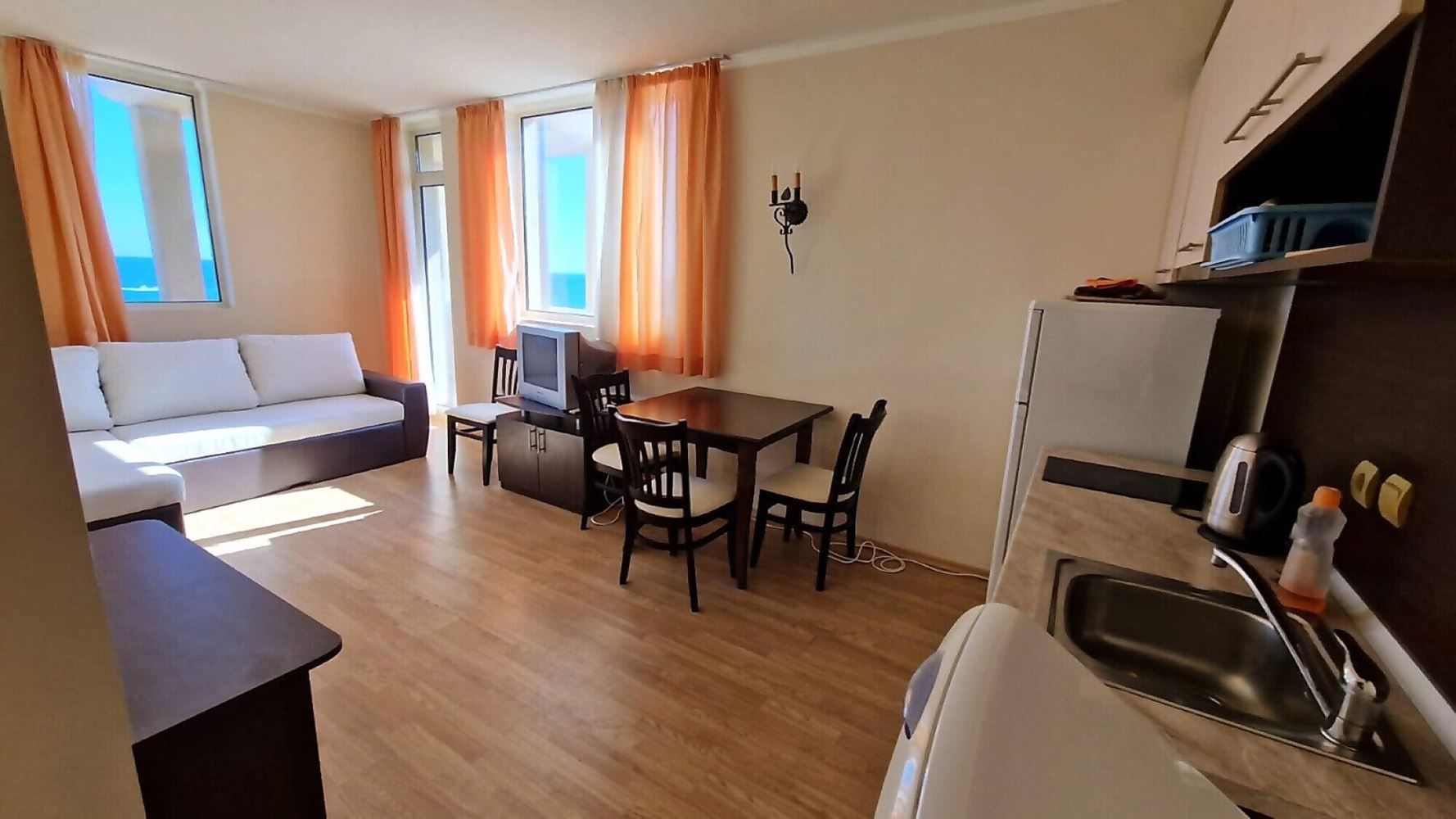 Mieszkanie z jedną sypialnią i zachwycającą panoramą morza przy samej plaży w Elenite