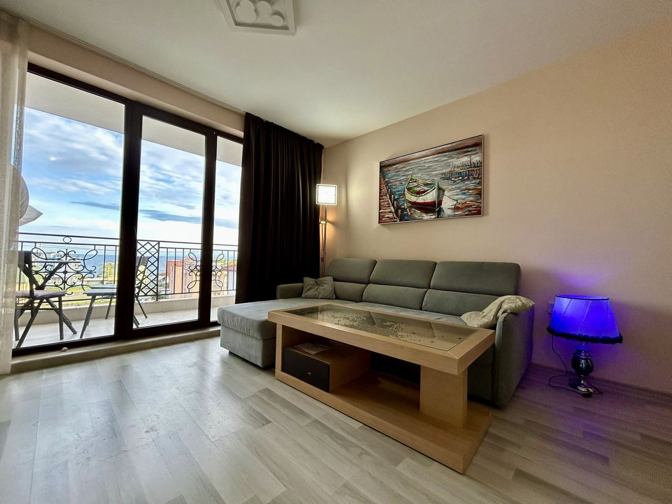 Przestronne apartament z dwiema sypialniami imponującą panoramą morską w kompleksie w Nesebyrze