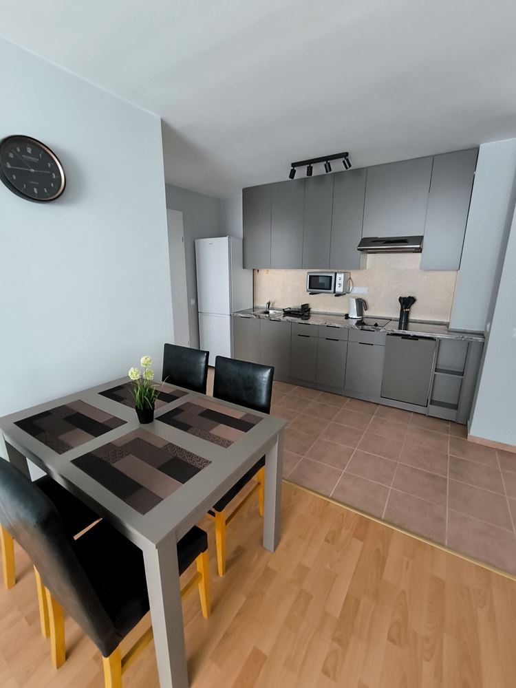 Luksusowy apartament z jedną sypialnią w pierwszej linii brzegowej w Świętym Własie