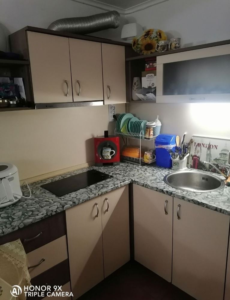 Przestronne mieszkanie z dwiema sypialniami w Nesebyrze z niską opłatą za utrzymanie i bezpłatnym parkingiem