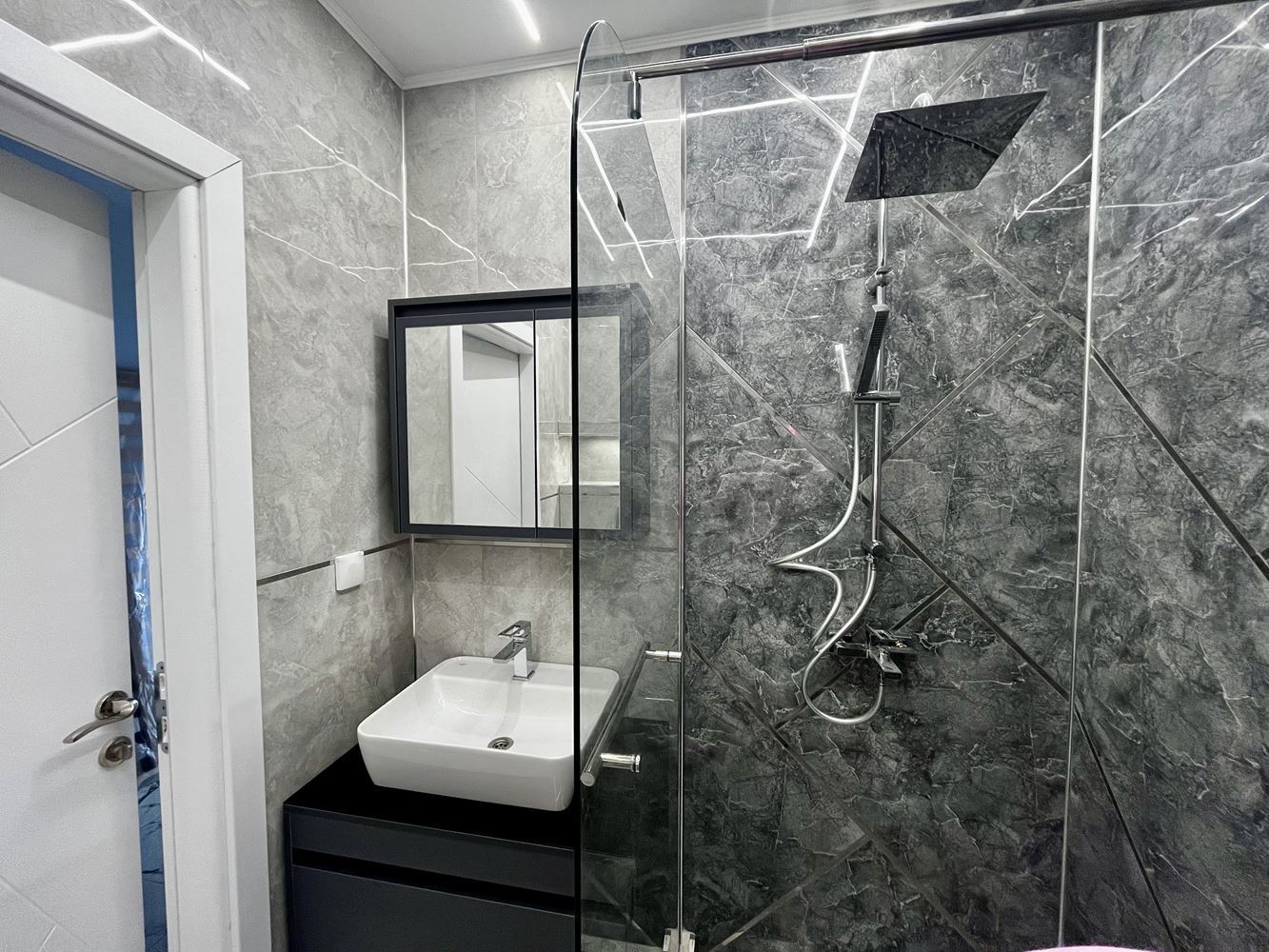 Nowoczesny apartament z jedną sypialnią z panoramicznym widokiem w prestiżowym kompleksie – gotowy do zamieszkania