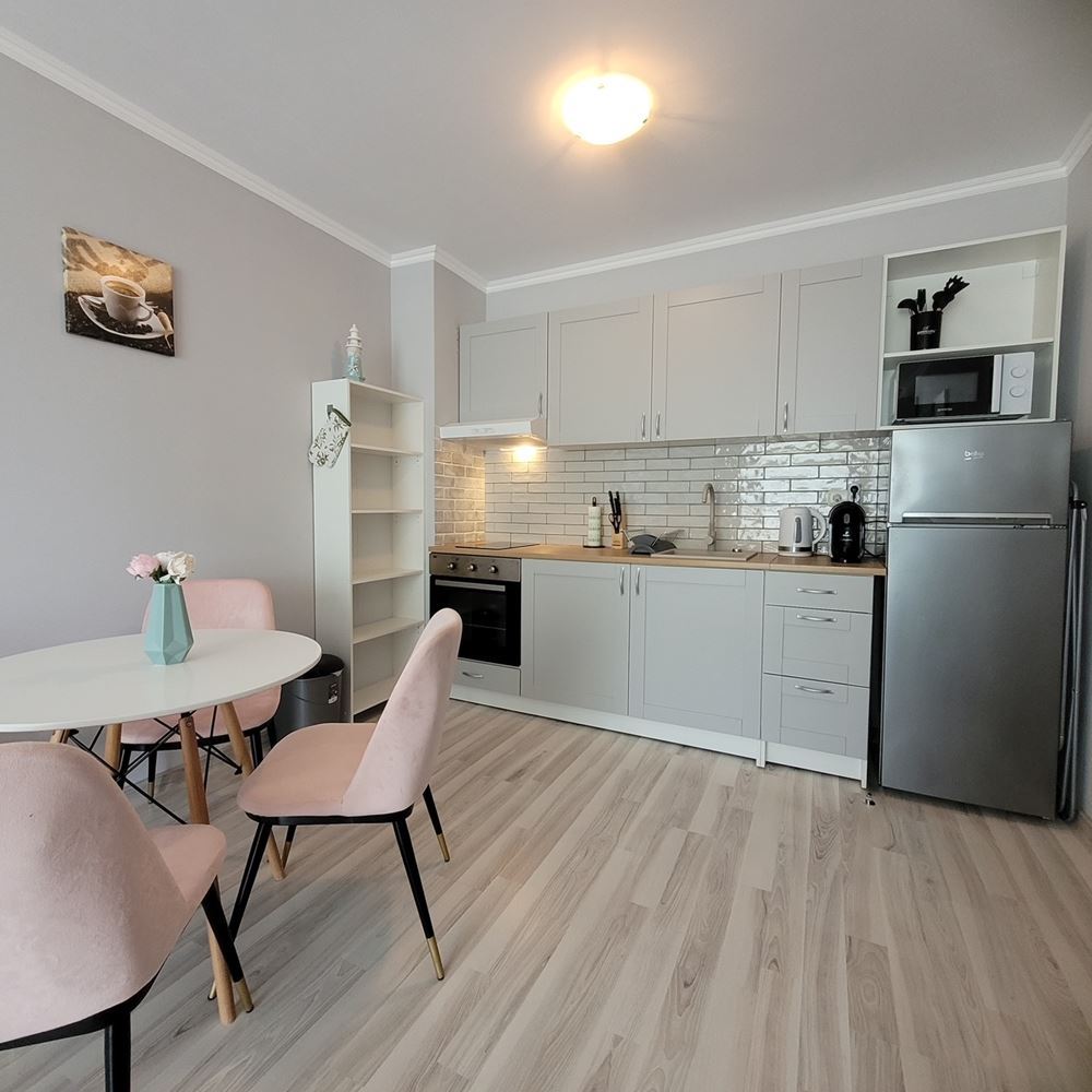 Przytulny apartament z jedną sypialnią z nowym wyposażeniem w zamkniętym kompleksie nad morzem w kurorcie Elenite