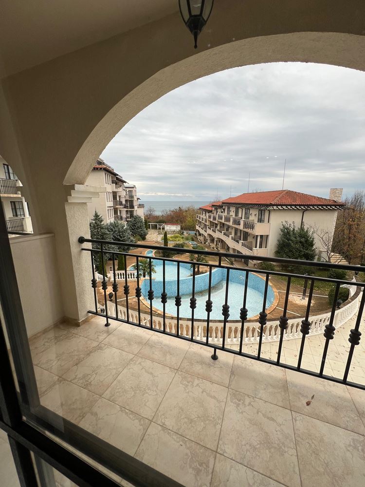 Wyjątkowy apartament z dwiema sypialniami, panoramicznym widokiem na morze i basen, w pierwszej linii brzegowej w Obzorze