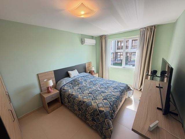 Przestronny apartament z 2 sypialniami w pierwszej linii brzegowej z frontalnym panoramicznym widokiem na morze