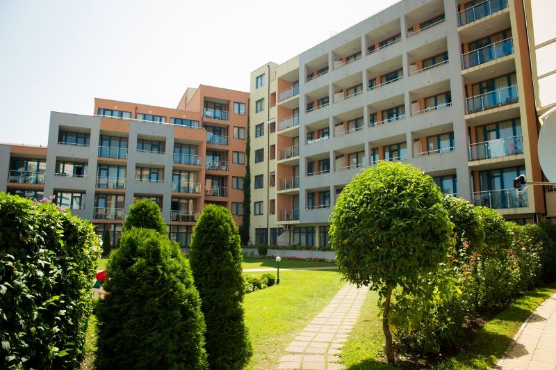 Apartament z dwiema sypialniami w Słonecznym Brzegu – przestrzeń, udogodnienia i rozrywka w kompleksie wakacyjnym